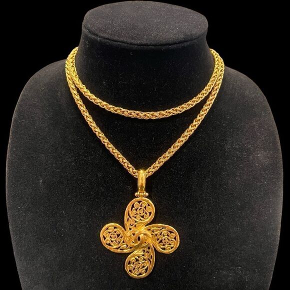 Chanel Filagree Clover Swirls Necklace - Picture 1 of 10